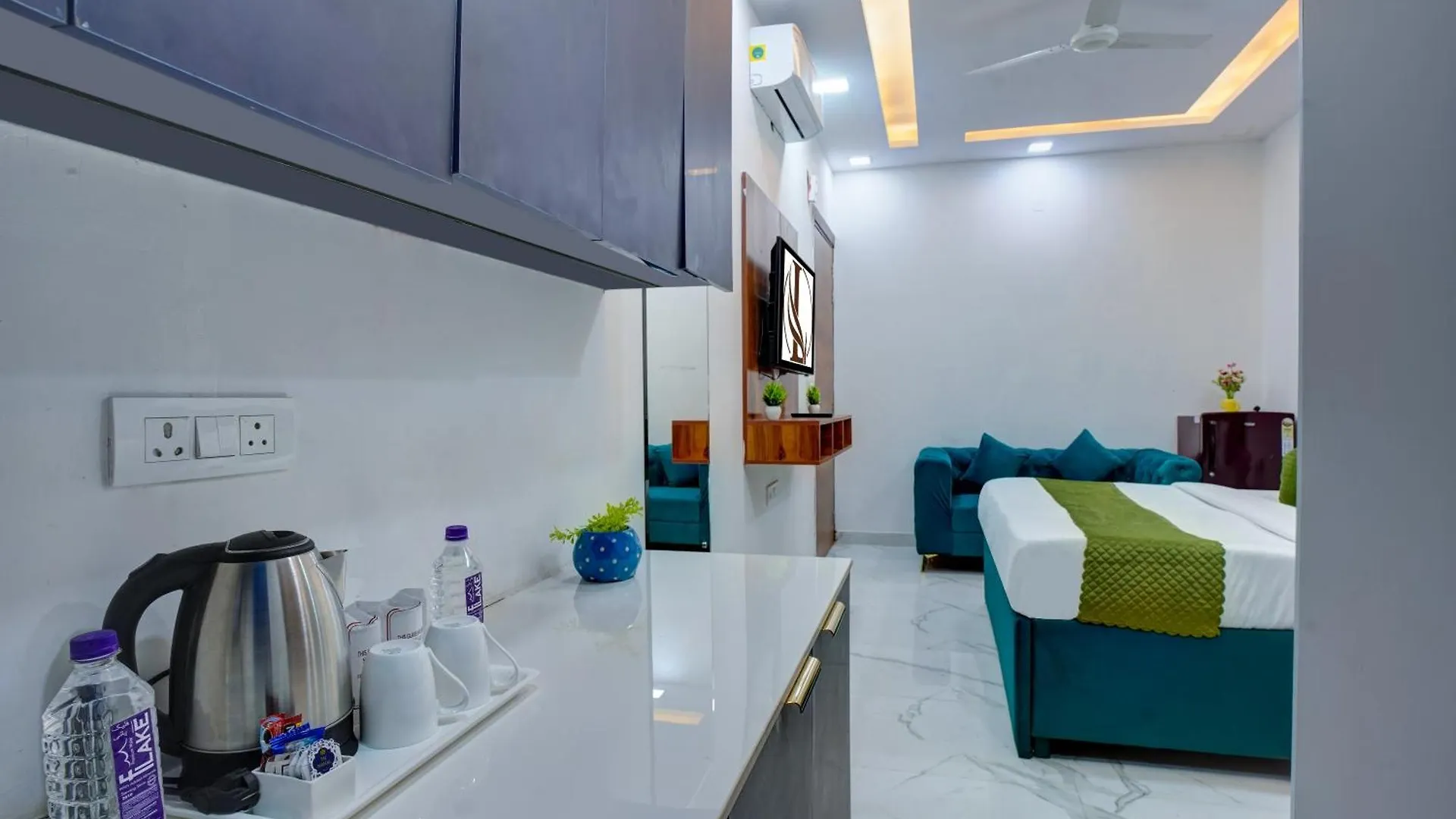 Limewood Stay - Sector 29 غورغاون 3*,